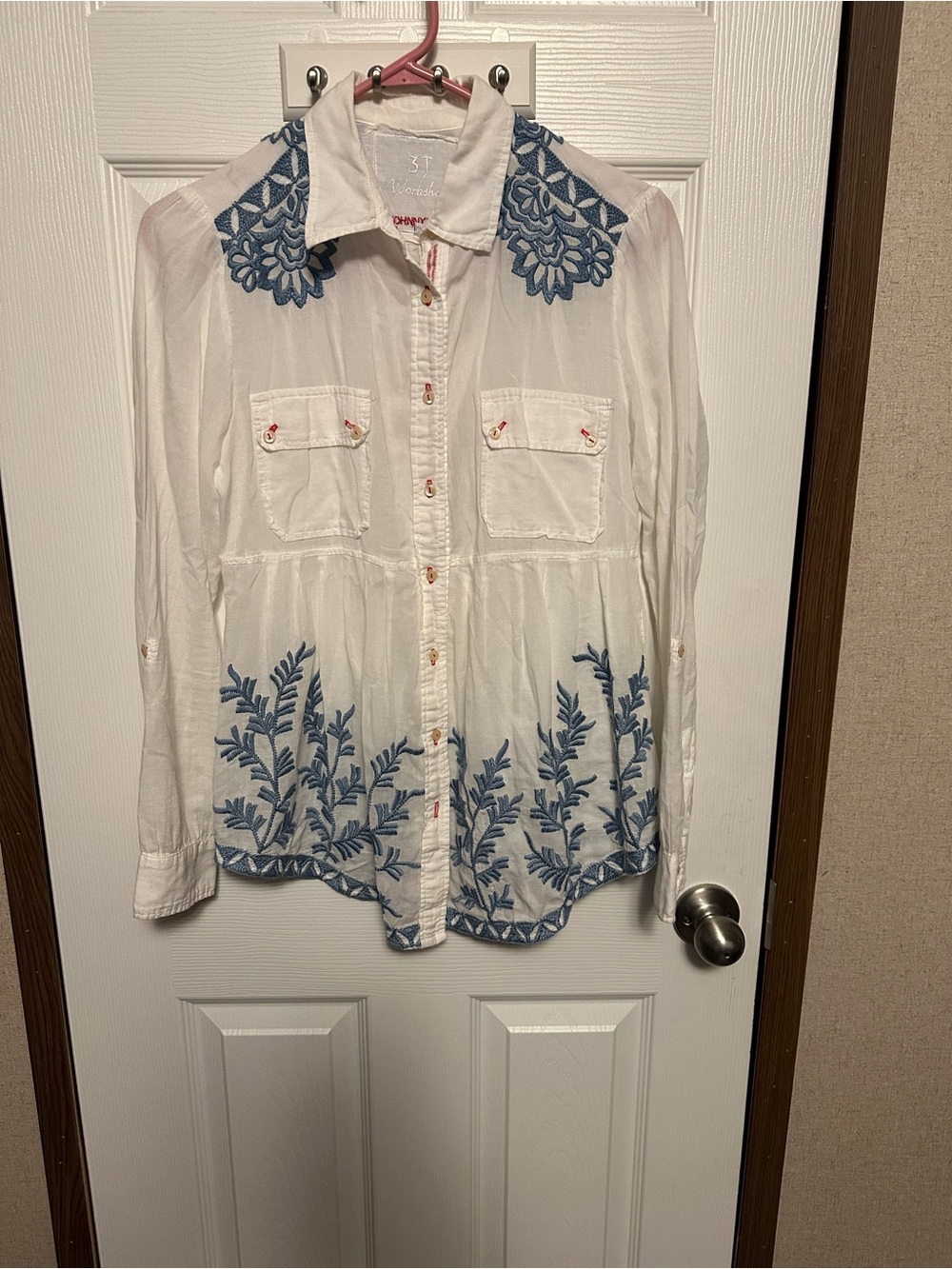 Johnny Was White Button-Front Shirt with Blue Floral Embroidery